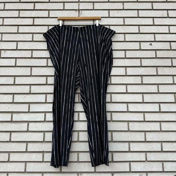 Susan Graver Liquid Knit Black White Stripe Printed Ankle Pants - Picture 2 of 10